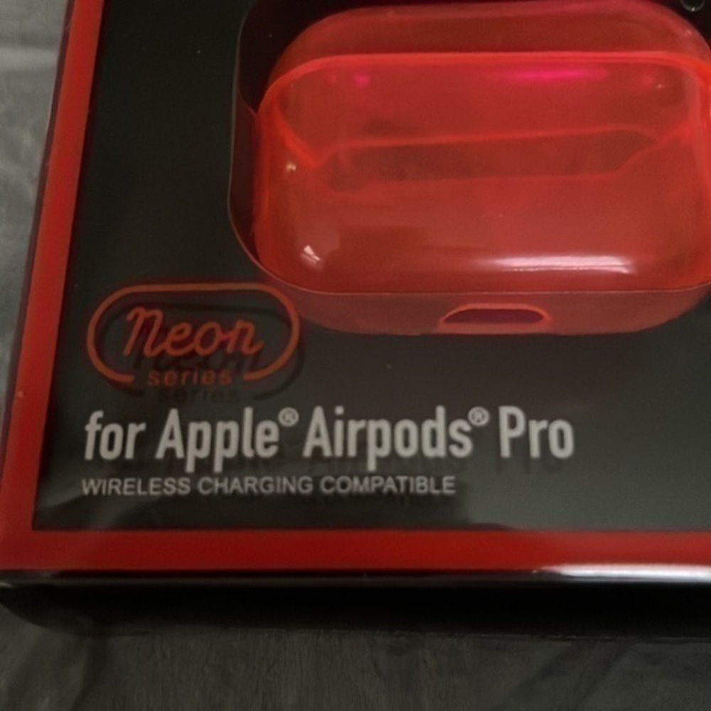Apple AirPods Pro Case - Picture 2 of 3